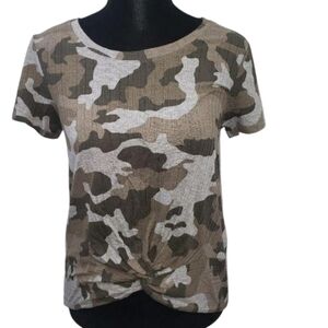 Hippie Rose Short Sleeves Twist Front Camo Top T-Shirt. Size Small Juniors. NWT